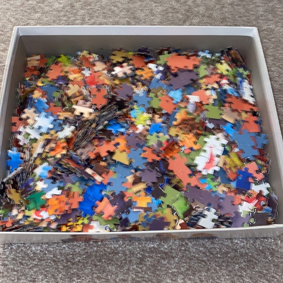 A 1500 puzzle with all the pieces great for all ages - Picture 2 of 3